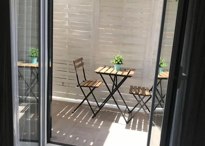 Raya 28 Bed & Breakfast 3*